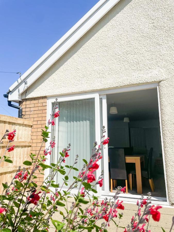 Lovely Bungalow Close To Beach Prestatyn Exterior foto